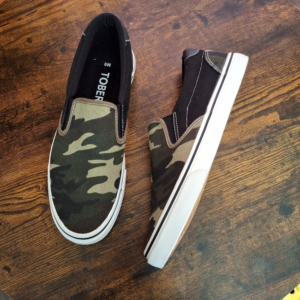 Camo Slip On Sneakers Mens 9 - Picture 2 of 2